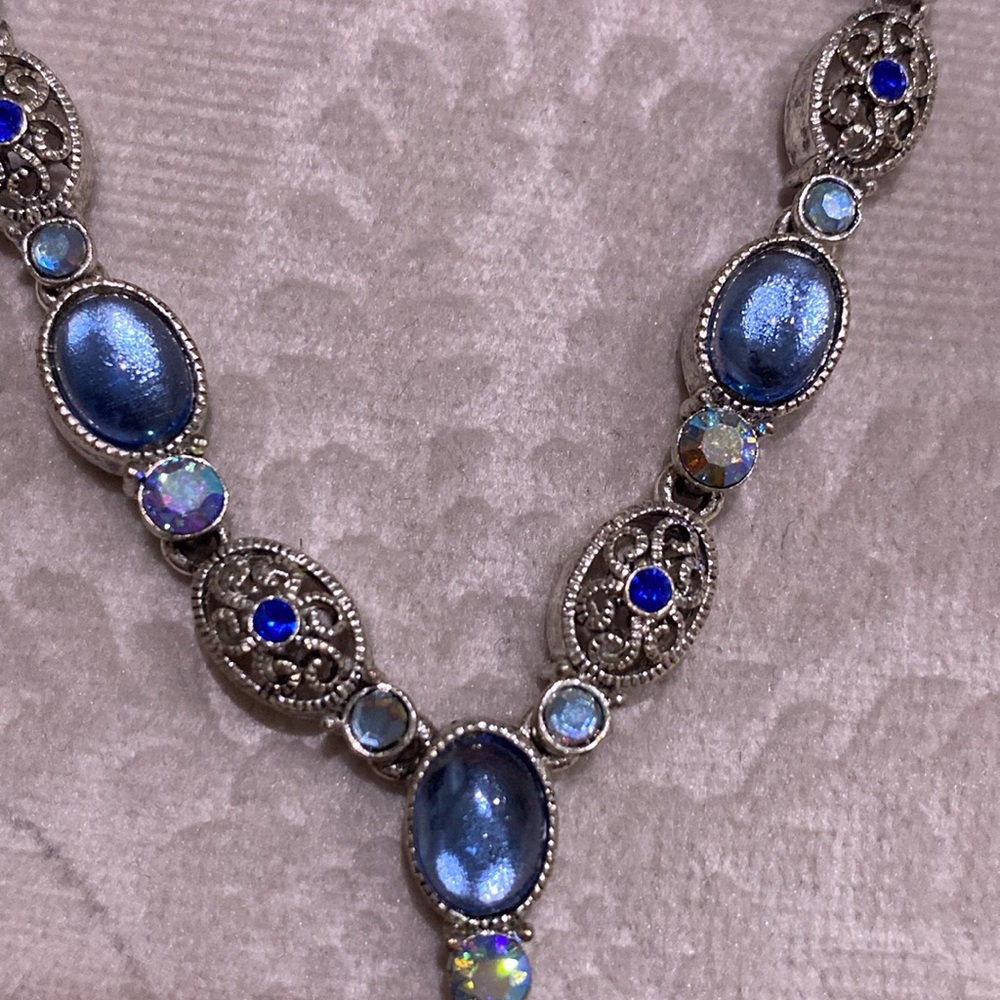 Elegant Silver and Blue Necklace - Picture 5 of 5